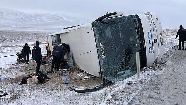 Konya'da otobüs şarampole devrildi: 5 ölü, 42 yaralı
