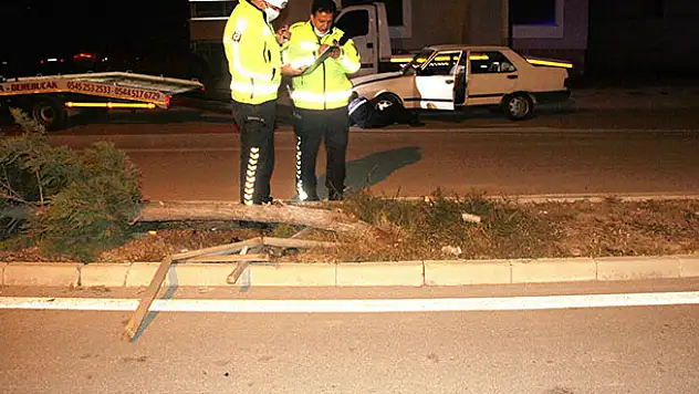 Konya'da otomobil ağaca çarptı: 1 yaralı