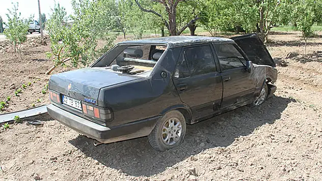 Konya'da otomobil ağaca çarptı: 3 yaralı