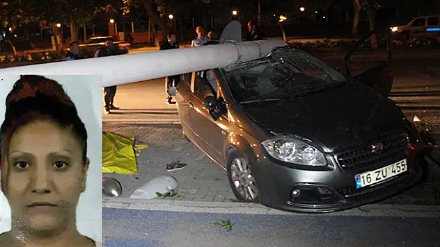 Konya'da otomobil aydınlatma direğine çarptı: 1 ölü