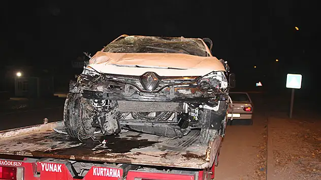 Konya'da Otomobil Bahçe Duvarına Çarptı: 2 Yaralı