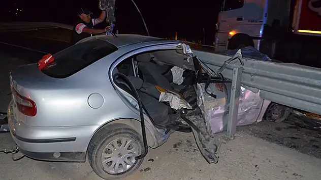 Konya'da otomobil bariyere çarptı: 1 ölü, 1 yaralı