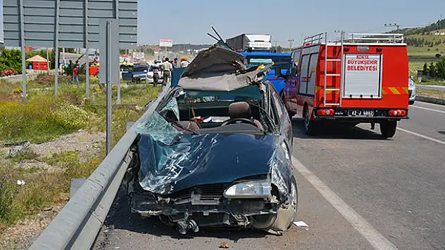 Konya'da otomobil, beton bariyere çarptı: 1 ölü, 2 yaralı