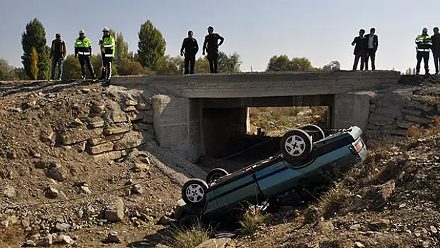 Konya'da otomobil dereye devrildi: 3 yaralı