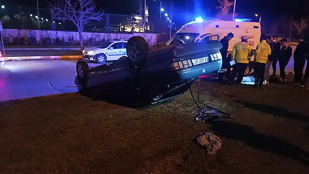 Konya'da otomobil devrildi: 2 yaralı