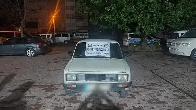 Konya'da otomobil hırsızı, çaldığı otomobili bıraktığı yerden almaya gelince polise yakalandı