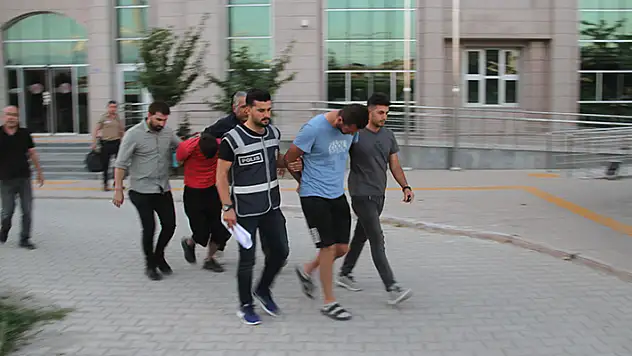 Konya'da otomobil hırsızlığı iddiasıyla yakalanan 2 kişi tutuklandı
