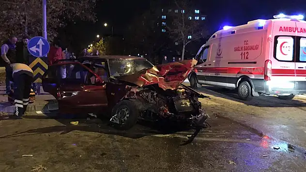 Konya'da otomobil ile ambulansın çarpıştığı kazada 1'i bebek 8 kişi yaralandı
