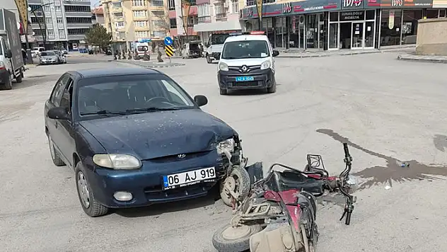Konya'da otomobil ile elektrikli bisiklet çarpıştığı kazada 1 kişi yaralandı
