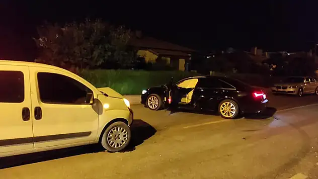 Konya'da otomobil ile hafif ticari araç çarpıştı: 2 yaralı
