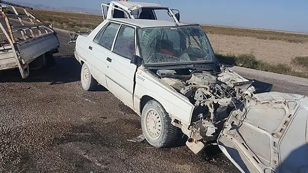 Konya'da otomobil ile kamyonet çarpıştı: 4 yaralı
