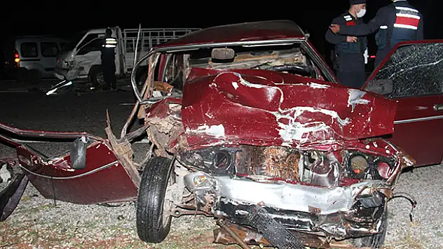 Konya'da otomobil ile kamyonet çarpıştı: 6 yaralı