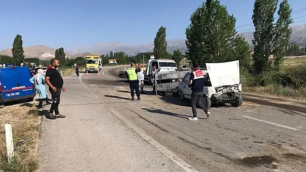 Konya'da otomobil ile kamyonet çarpıştı: 1 ölü
