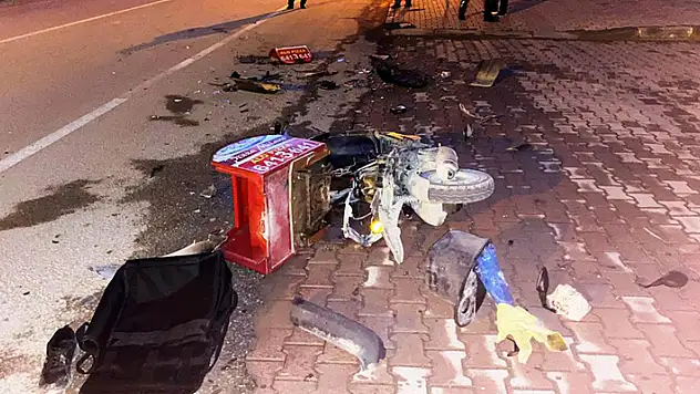 Konya'da otomobil ile motosikletli kurye çarpıştı

