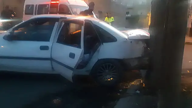 Konya'da otomobil ile öğrenci servisinin çarpışması sonucu 4 kişi yaralandı
