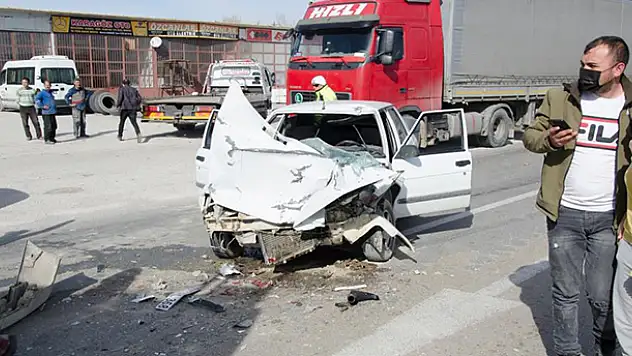 Konya'da otomobil ile süt tankeri çarpıştı: 2 yaralı