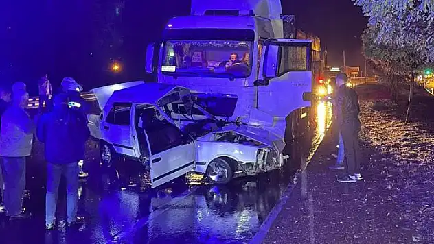 Konya'da otomobil ile tır çarpıştı: 1 kişi öldü, 1 kişi yaralandı
