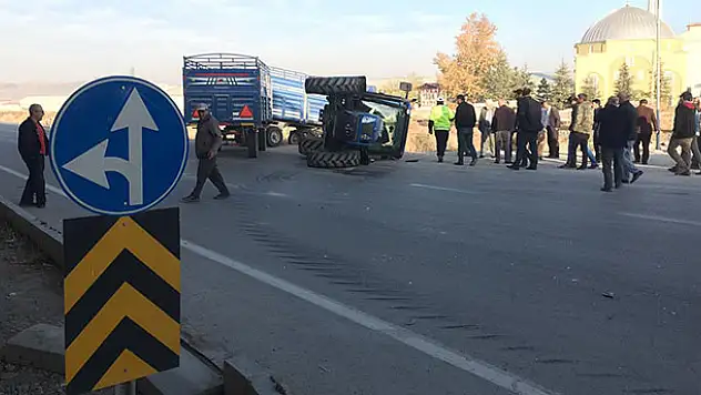 Konya'da otomobil ile traktör çarpıştı
