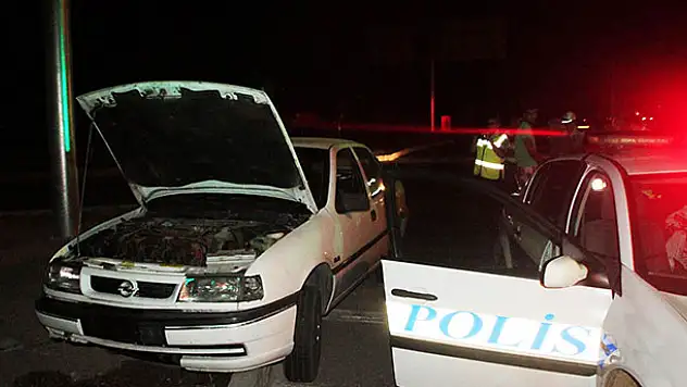 Konya'da otomobil kaldırıma çarptı:  2 yaralı