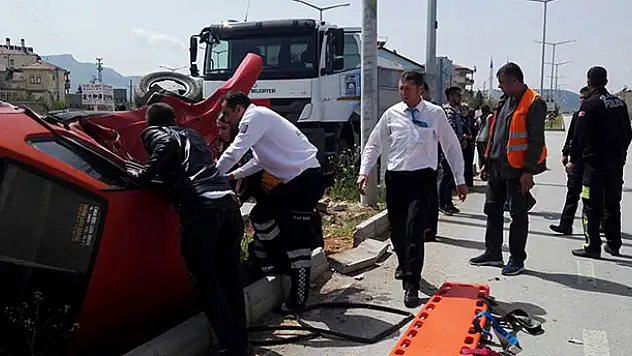 Konya'da otomobil kamyonla çarpıştı: 3 yaralı