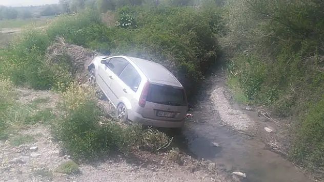 Konya'da otomobil kanala düştü: 1 yaralı