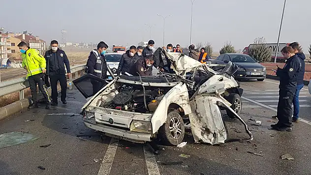 Konya'da otomobil kaza yapan araçlara çarptı! 1'i polis 3 kişi yaralandı