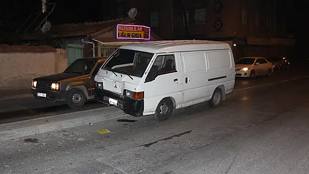 Konya'da otomobil mendil satan kardeşlere çarptı: 1 ölü