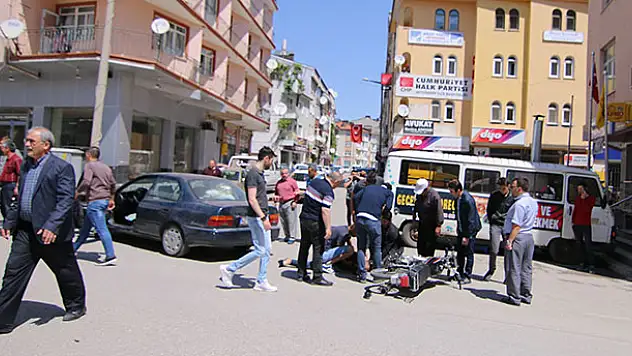 Konya'da otomobil motosiklete çarptı!