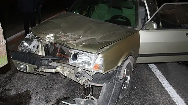 Konya'da otomobil pancar yüklü traktöre arkadan çarptı: 3 yaralı