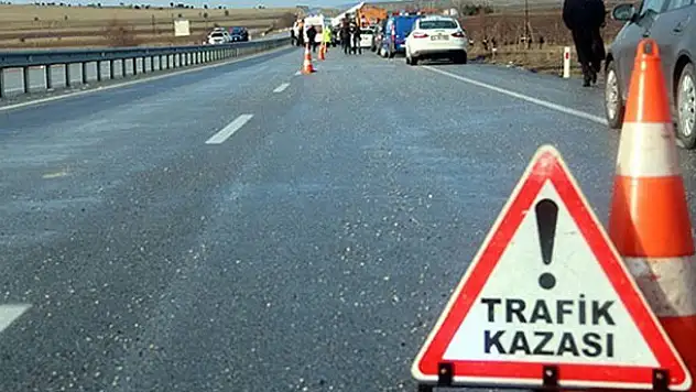 Konya'da otomobil refüje çarptı: 1 ölü, 1 yaralı