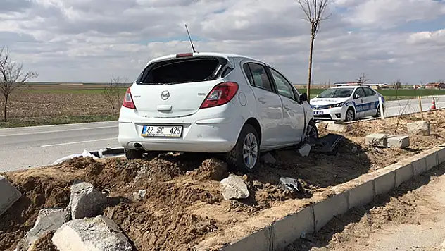 Konya'da otomobil refüje çarptı! Sürücü öldü
