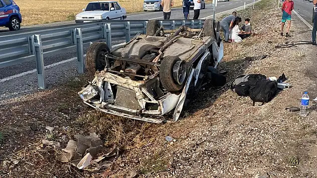 Konya'da otomobil refüje devrildi: 5 yaralı

