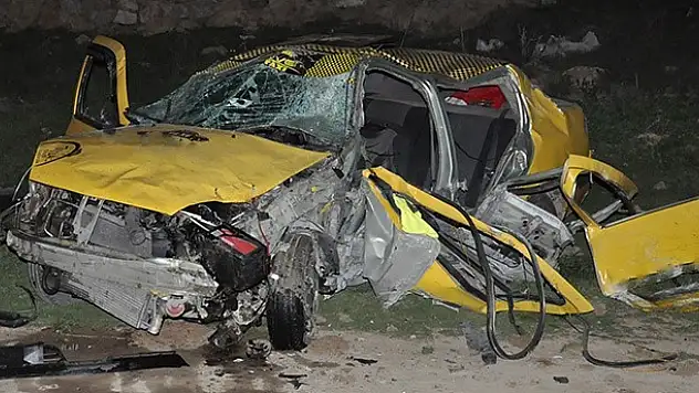 Konya'da otomobil şarampole devrildi: 1 ölü, 4 yaralı
