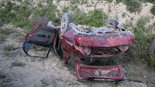 Konya'da otomobil şarampole devrildi: 1 ölü, 3 yaralı
