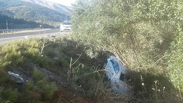 Konya'da otomobil şarampole devrildi: 1 ölü, 2 yaralı