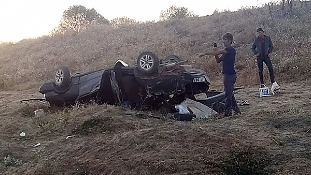 Konya'da otomobil şarampole devrildi: 1 ölü, 2 yaralı