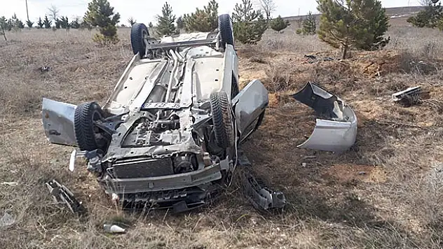 Konya'da otomobil şarampole devrildi: 1 ölü, 1 yaralı