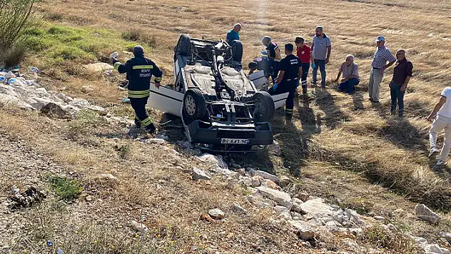 Konya'da otomobil şarampole devrildi: 2 yaralı
