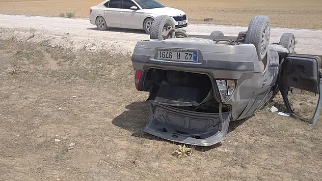Konya'da otomobil şarampole devrildi: 2 yaralı