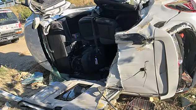 Konya'da otomobil şarampole devrildi: 2 yaralı
