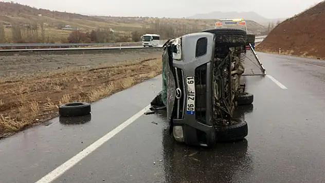 Konya'da otomobil şarampole devrildi!