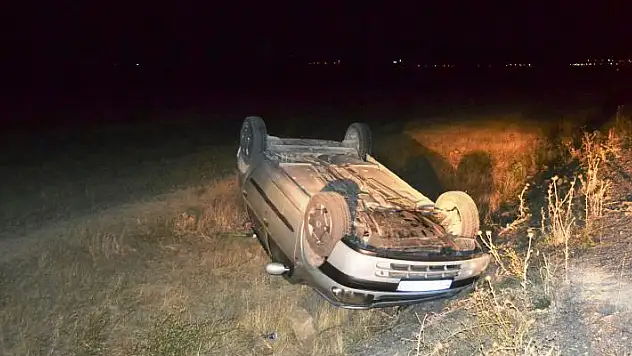 Konya'da otomobil şarampole devrildi: 3 yaralı
