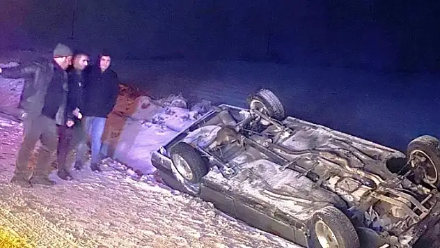 Konya'da otomobil şarampole devrildi: 4 yaralı
