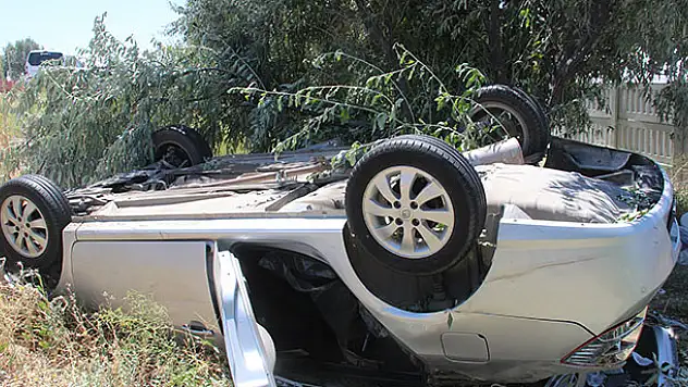 Konya'da otomobil şarampole devrildi: 5 yaralı