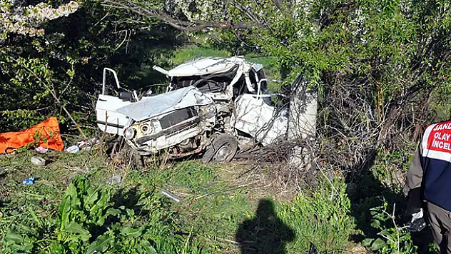 Konya'da otomobil şarampole uçtu: 2 ölü