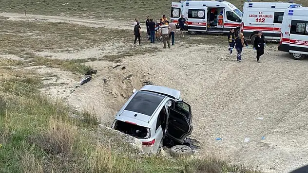 Konya'da otomobil şarampole uçtu: 3 yaralı
