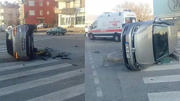 Konya'da otomobil seyir halindeki araca çarpıp devrildi!