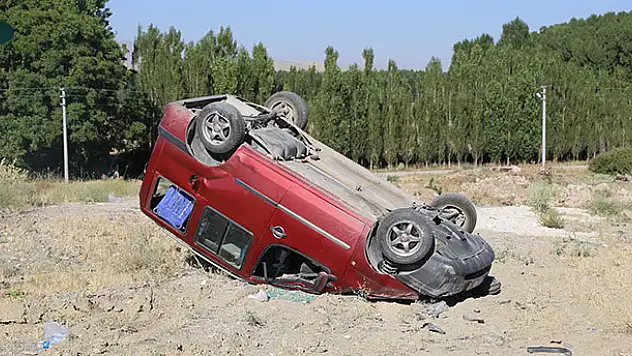 Konya'da otomobil takla attı: 3 yaralı