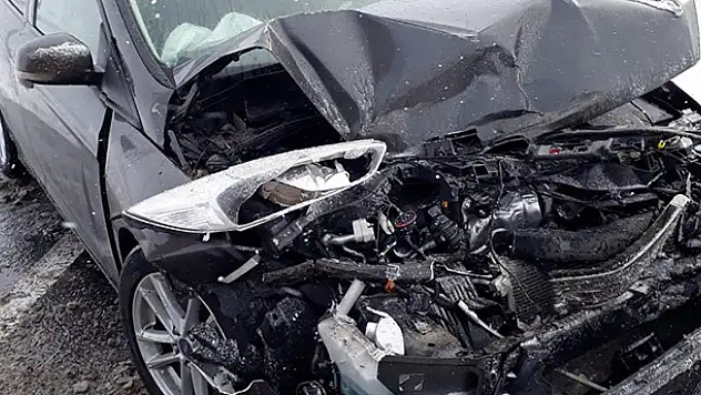Konya'da otomobil tıra çarptı: 1 yaralı
