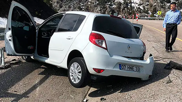 Konya'da otomobil tıra çarptı: 5 yaralı